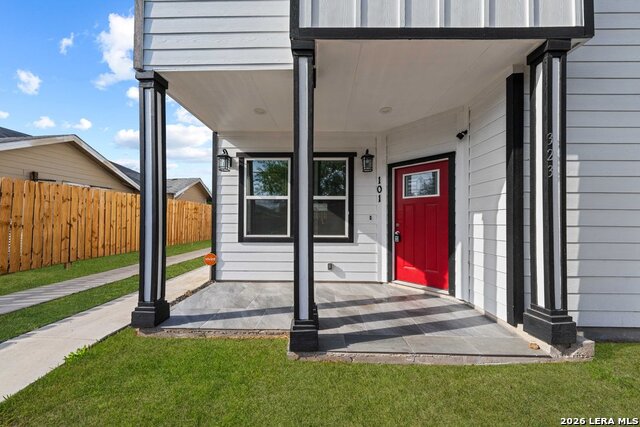 Image 3 of 32 For 323 Gabriel  101