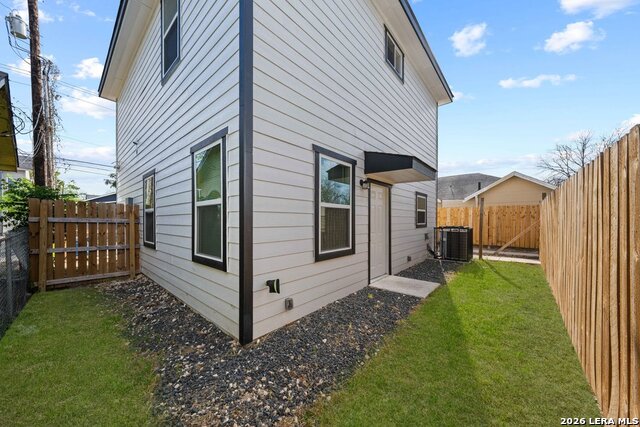 Image 30 of 32 For 323 Gabriel  101