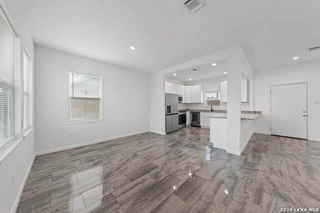 Image 4 of 32 For 323 Gabriel  101