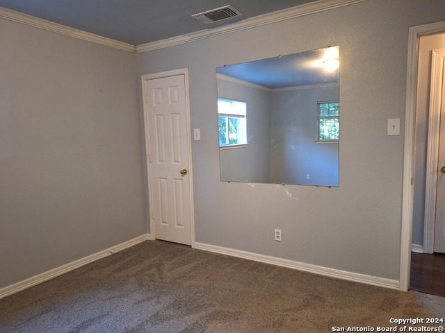 Listing photo id 9 for 6031 Highfield