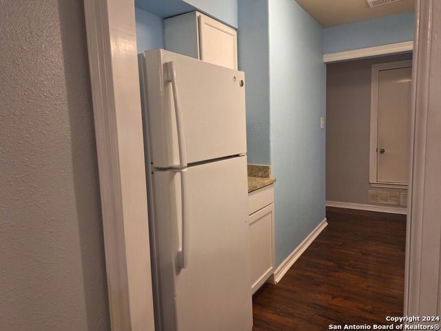 Listing photo id 3 for 6031 Highfield