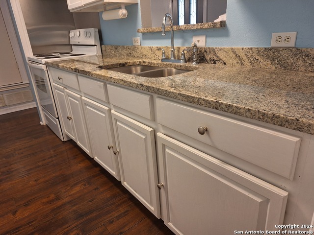 Listing photo id 4 for 6031 Highfield