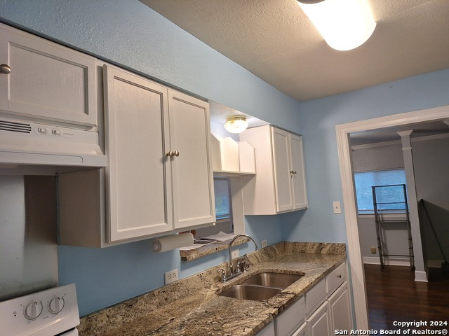 Listing photo id 5 for 6031 Highfield