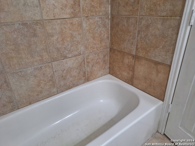 Listing photo id 6 for 6031 Highfield