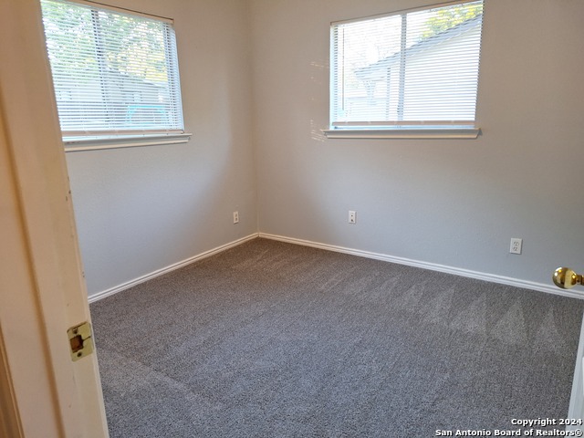 Listing photo id 7 for 6031 Highfield