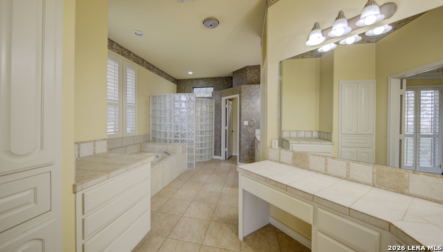 Image 33 of 50 For 435 Paradise Pt