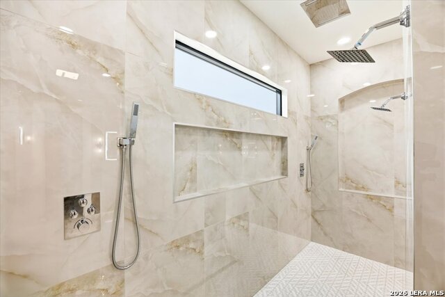 Image 28 of 42 For 577 Private Road 3702