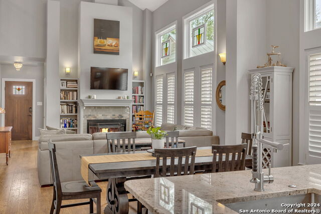 Image 11 of 50 For 728 Guenther St E