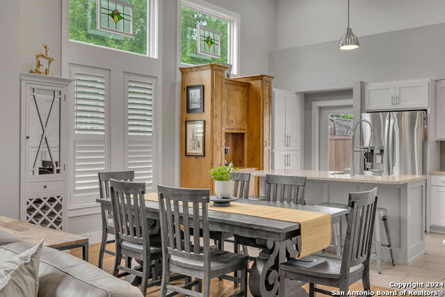 Image 12 of 50 For 728 Guenther St E