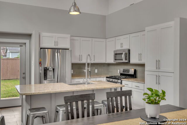 Image 14 of 50 For 728 Guenther St E