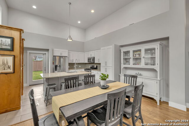 Image 16 of 50 For 728 Guenther St E