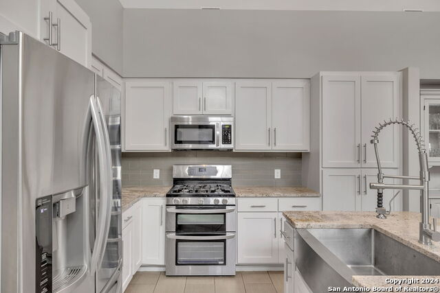 Image 17 of 50 For 728 Guenther St E