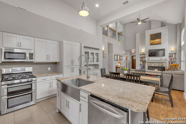 Image 18 of 50 For 728 Guenther St E