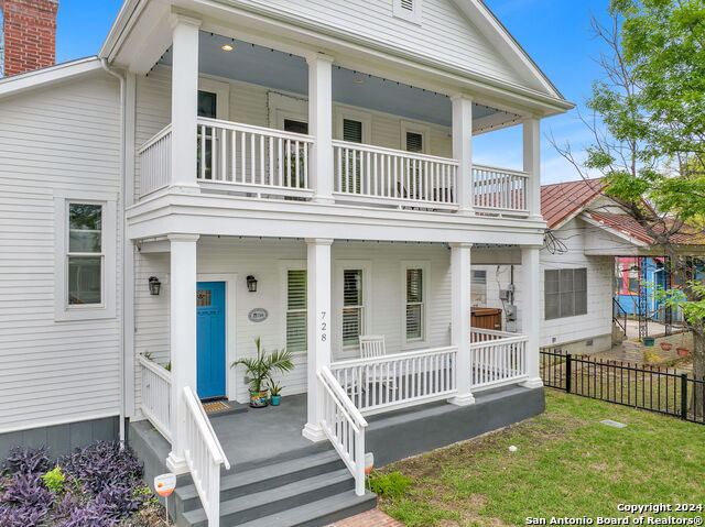 Image 2 of 50 For 728 Guenther St E