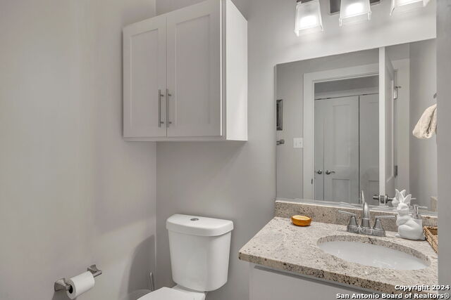 Image 20 of 50 For 728 Guenther St E