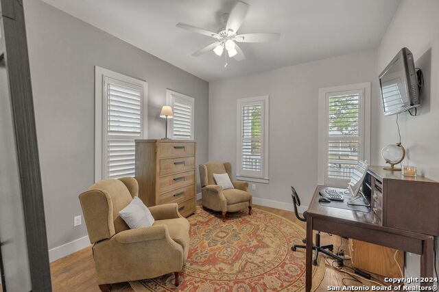 Image 28 of 50 For 728 Guenther St E