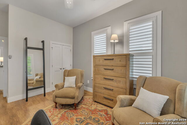 Image 29 of 50 For 728 Guenther St E