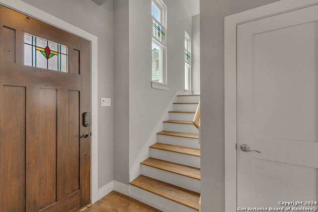 Image 31 of 50 For 728 Guenther St E