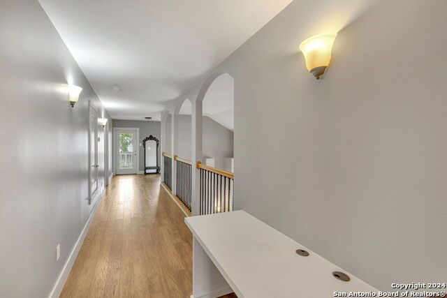 Image 34 of 50 For 728 Guenther St E