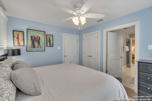 Image 36 of 50 For 728 Guenther St E