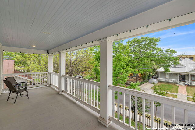 Image 43 of 50 For 728 Guenther St E