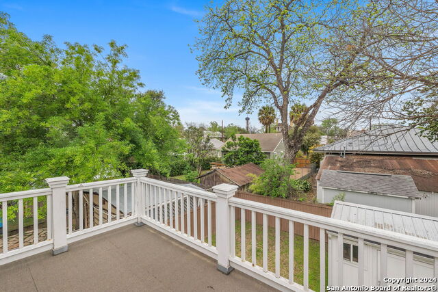 Image 44 of 50 For 728 Guenther St E