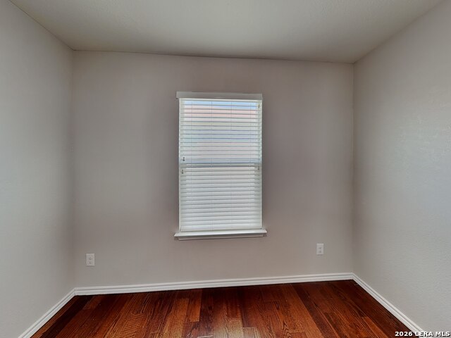 Listing photo id 13 for 4330 Safe  