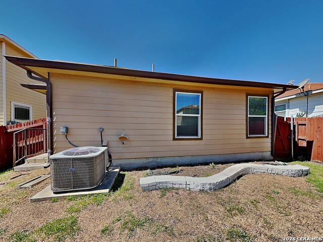 Listing photo id 14 for 4330 Safe  