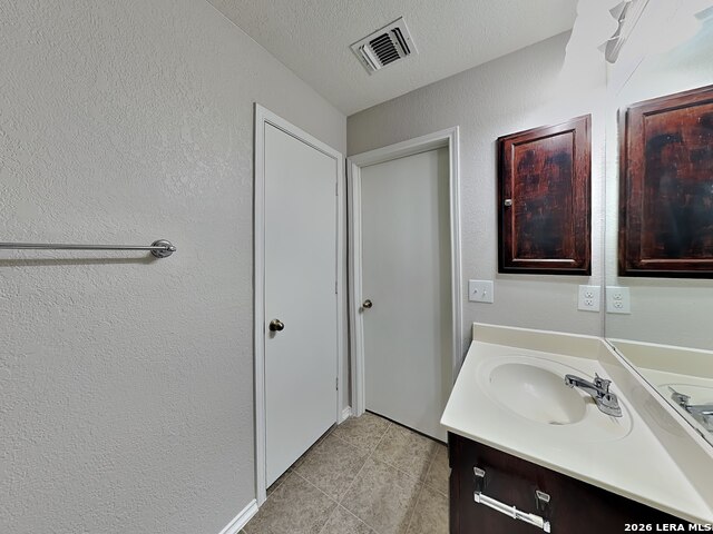 Listing photo id 5 for 4330 Safe  