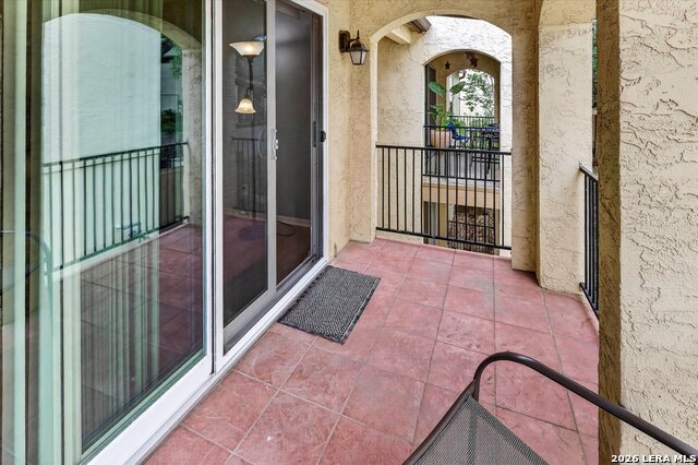 Image 5 of 14 For 8702 Village Dr  407