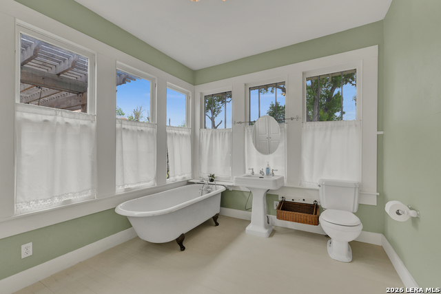 Image 16 of 36 For 465 Union Ave S