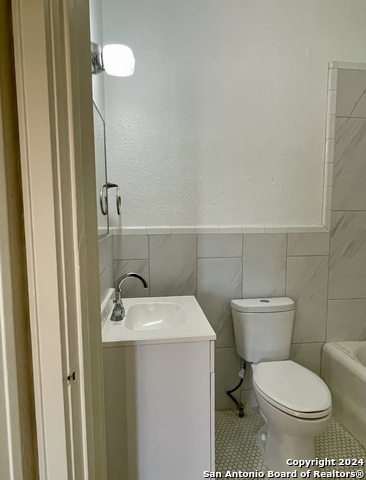 Image 11 of 14 For 438 Fulton  4