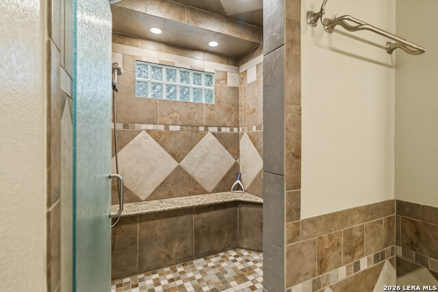 Image 19 of 48 For 21004 Hickory Bend