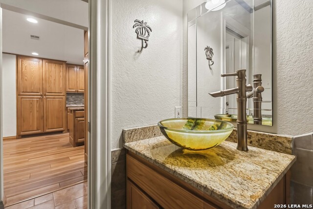 Image 27 of 48 For 21004 Hickory Bend