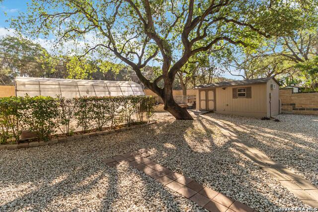 Image 35 of 48 For 21004 Hickory Bend