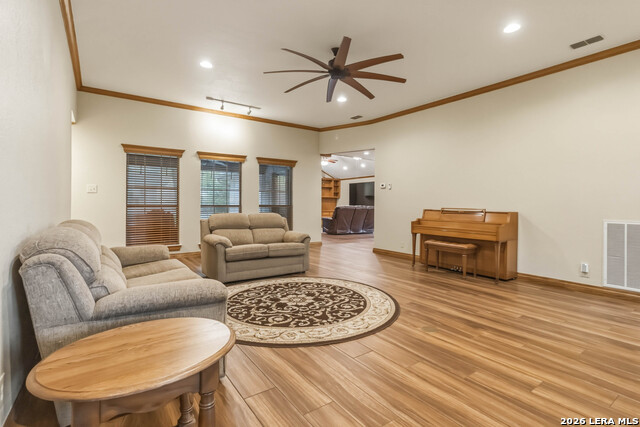 Image 8 of 48 For 21004 Hickory Bend