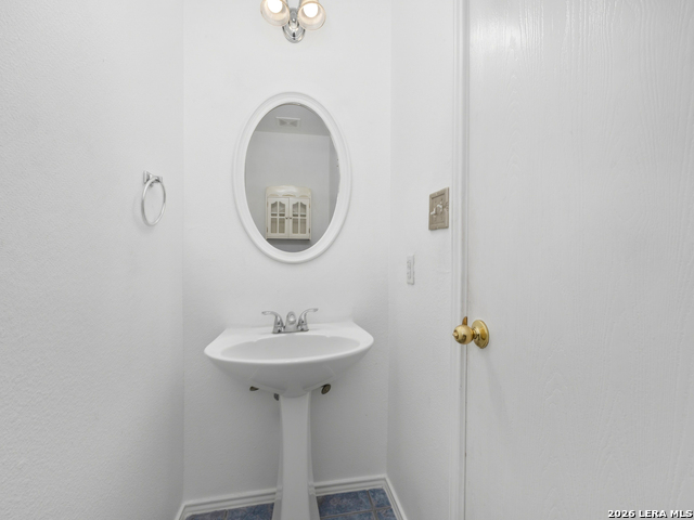 Image 13 of 50 For 15714 Knollcircle