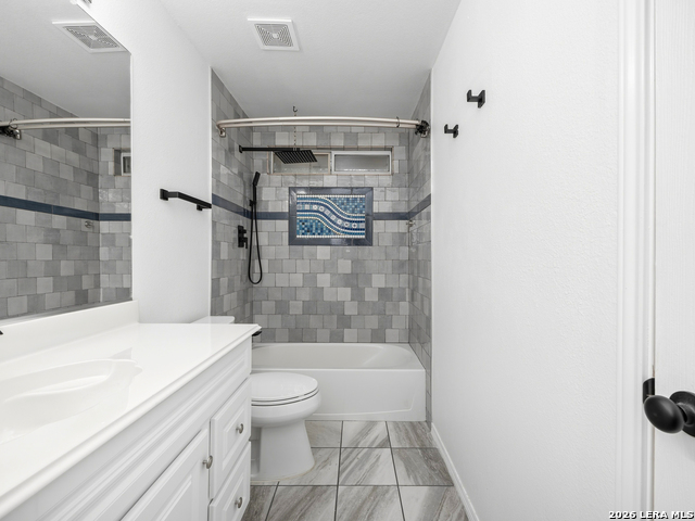 Image 17 of 50 For 15714 Knollcircle