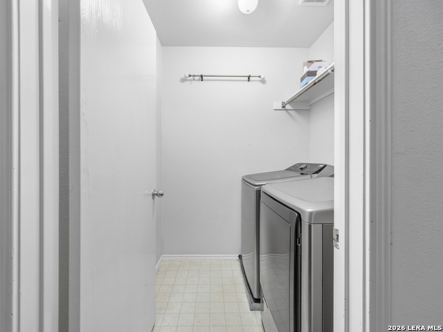 Image 22 of 50 For 15714 Knollcircle