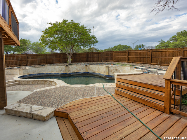 Image 43 of 50 For 15714 Knollcircle