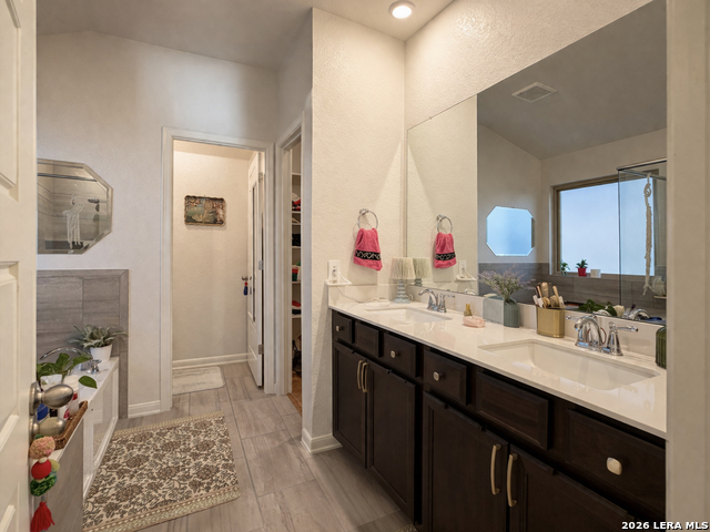 Image 15 of 39 For 10242 Juniper Oaks