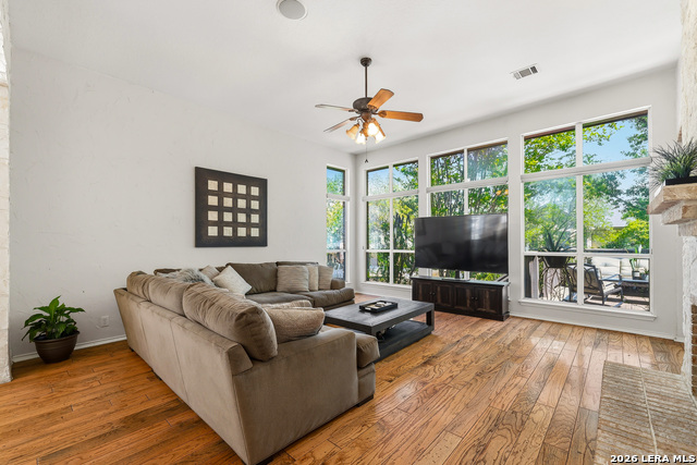 Image 10 of 34 For 726 Treaty Oak