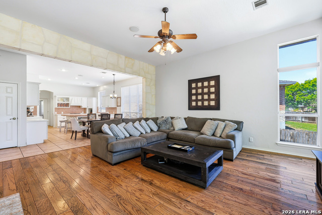 Image 11 of 34 For 726 Treaty Oak