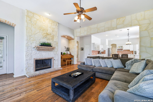 Image 12 of 34 For 726 Treaty Oak