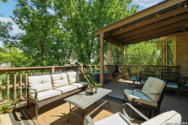 Image 32 of 34 For 726 Treaty Oak