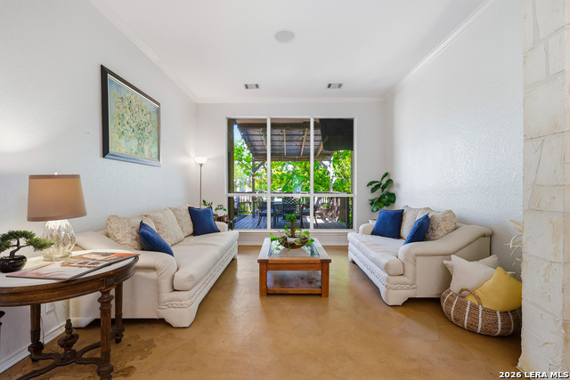 Image 7 of 34 For 726 Treaty Oak