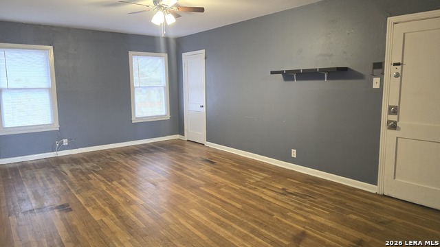 Image 3 of 9 For 818 Russell Pl W 4