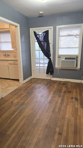 Image 6 of 9 For 818 Russell Pl W 4