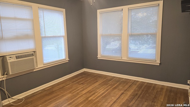 Image 9 of 9 For 818 Russell Pl W 4