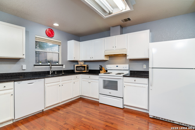 Listing photo id 3 for 14726 Bluemist Pass